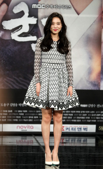 배우 윤소희가 8일 오후 서울 마포구 상암동 MBC 골든마우스홀에서 열린 드라마 ’군주-가면의 주인’ 제작발표회에서 포즈를 취하고 있다.  연합뉴스