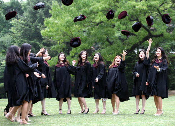 소중한 추억 졸업앨범에 담아