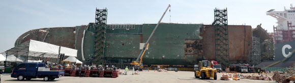 분주한 세월호 수습 현장