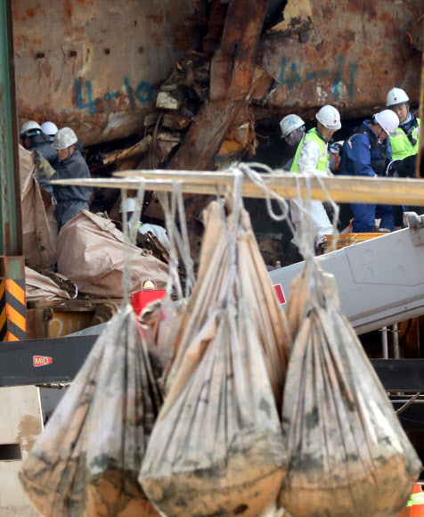 최선 다하는 세월호 수습 현장