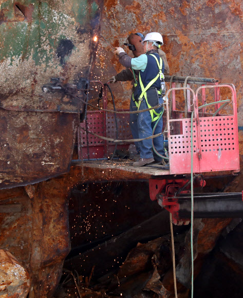 분주한 세월호 수습 현장
