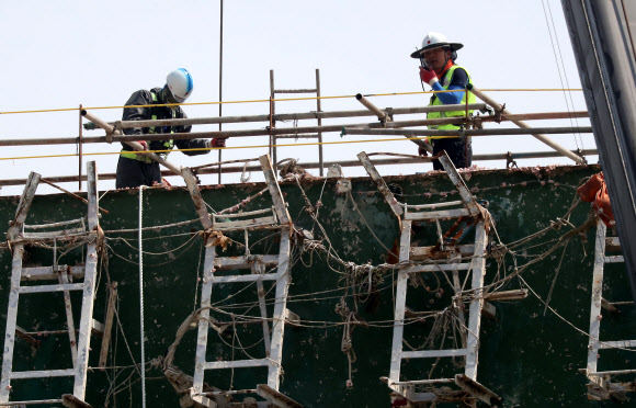 분주한 세월호 수습 현장