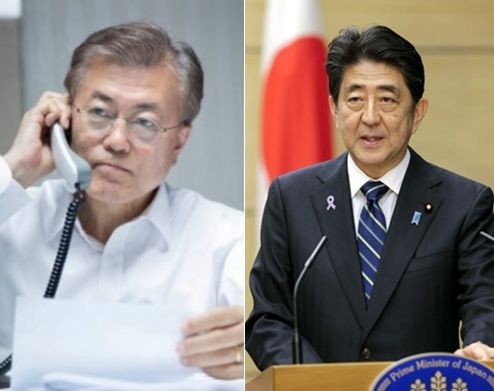 문재인 대통령, 아베 일본 총리와 전화 통화