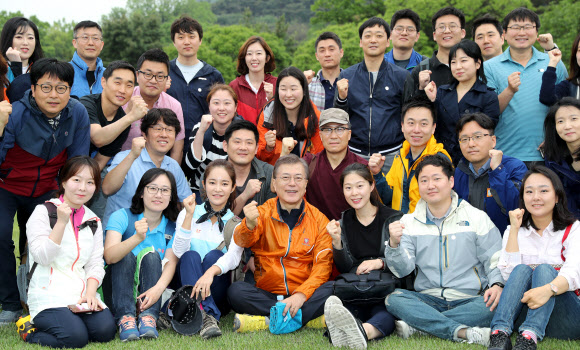 문 대통령, 마크맨들과 기념촬영