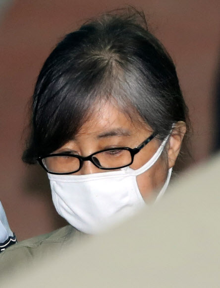 ’삼성 뇌물’ 법정 향하는 최순실