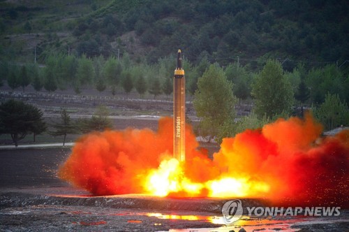북한 신형 미사일 화성-12 발사 장면[연합뉴스 자료사진]
