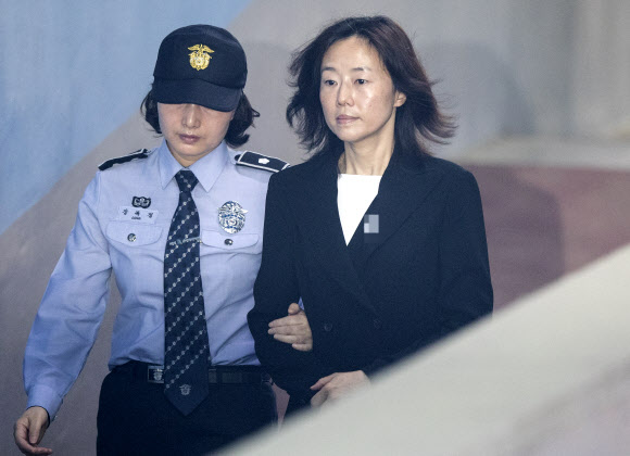 공판 출석하는 조윤선 전 장관