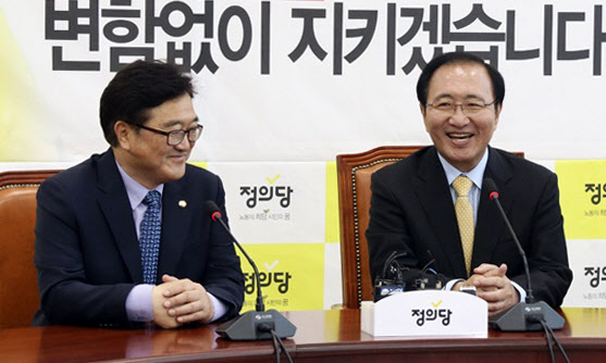 우원식 민주당 원내대표와 노회찬 정의당 원내대표