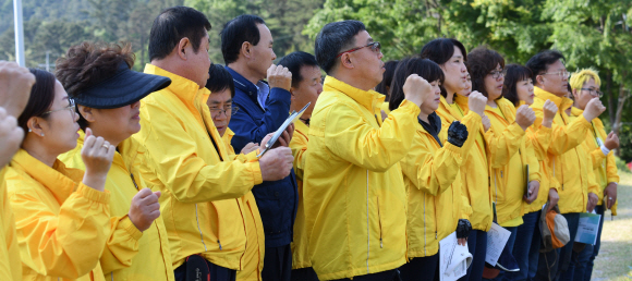 세월호 유가족, 국립5.18민주묘지 찾아 슬픔 나눠