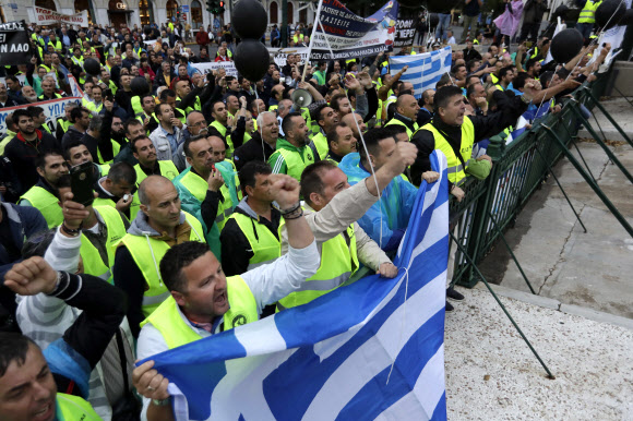 그리스 노동자들 추가 긴축법안 반대