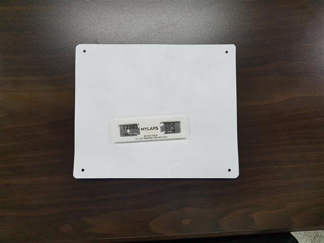 배번표 안쪽에 부착하는 기록용 칩.