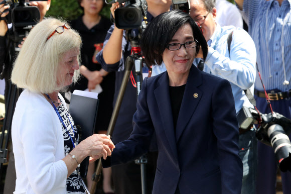 피우진 보훈처장, 한국전쟁 미군 유가족 위로 