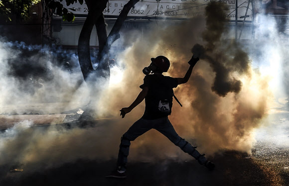 갈수록 격해지는 베네수엘라 시위