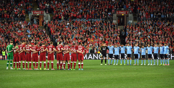 맨체스터 테러 희생자 추모하는 선수들