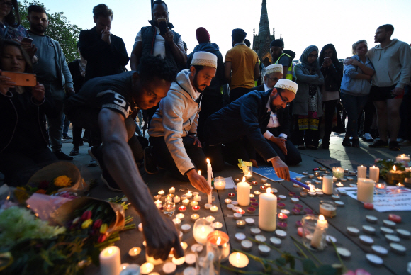 폭탄테러 추모의 물결