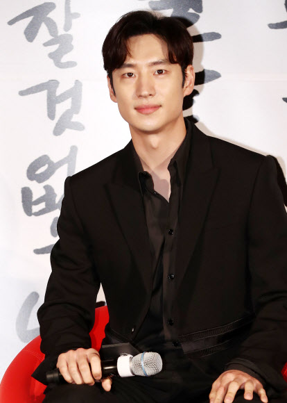 단정한 이미지의 이제훈