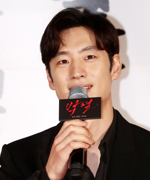 박열 열사 연기하는 이제훈