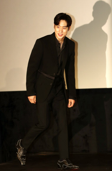 이제훈 ’큰 그림자’