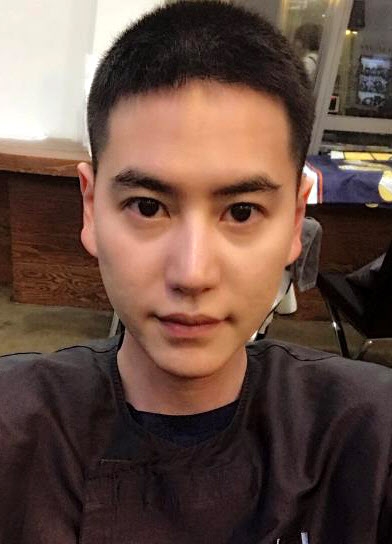 슈퍼주니어의 규현(29)이 25일 입대했다. 규현은 이날 오후 충남 논산 육군훈련소로 입소해 4주간의 기초군사훈련을 받은 뒤 사회복무요원으로 복무한다.<br>규현 트위터 캡처