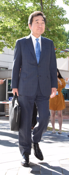 출근하는 이낙연 총리후보자