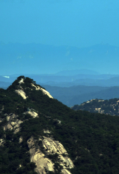 손에 잡힐듯한 북한의 송악산