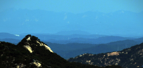 오랜만에 화창… 北 송악산이 한눈에 