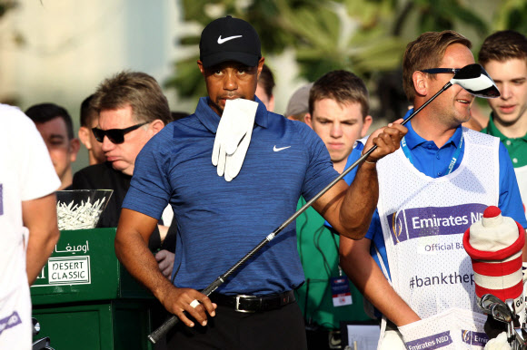 타이거 우즈, 지난 2월 두바이 클래식에서 드라이버를 들고 있는 모습. AFP 연합뉴스