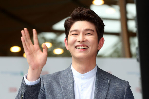 윤균상 ’하회탈 미소’