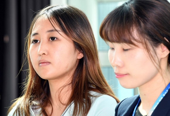 굳은 표정의 정유라