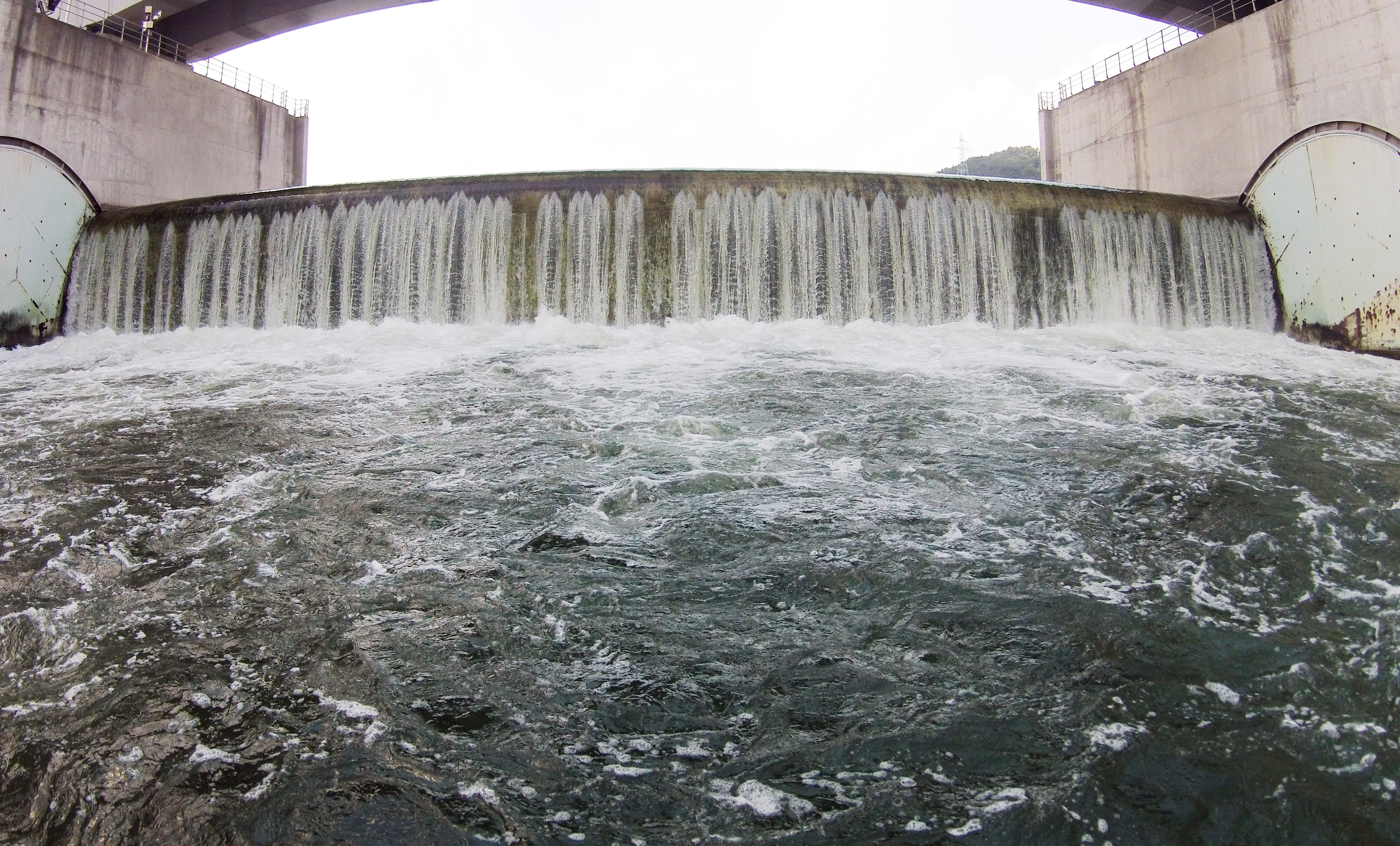 수문 개방하는 고령보