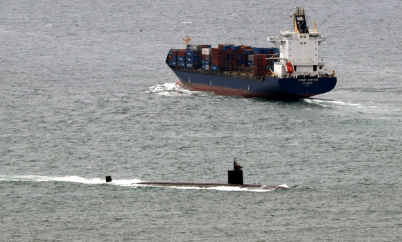 미국 로스앤젤레스급 핵추진 잠수함인 샤이엔(Cheyenne?SSN 773)이 6일 오전 부산항에 입항하고 있다. 6천900t의 대형 핵추진 잠수함으로 길이는 110.3?에 최대 잠수 깊이는 450?다. 탑승 인원은 130여명이다. 대잠수함전, 대수상함전, 대지타격이 가능한 무기를 탑재하며 특수전 병력의 침투 임무와 비정규전 임무, 기뢰부설도 수행할 수 있다. 사거리가 3천100km인 토마호크 순항미사일과 사거리 130km의 하푼 대함미사일 등을 탑재한다.  연합뉴스