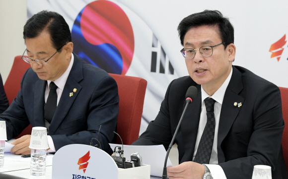 자유한국당 인사청문회 대책회의 주재하는 정우택 원내대표