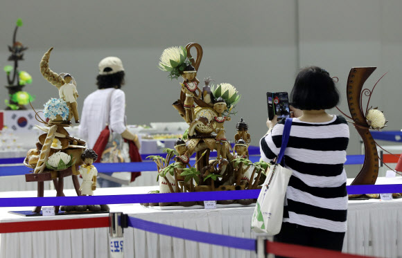 작품으로 변한 음식