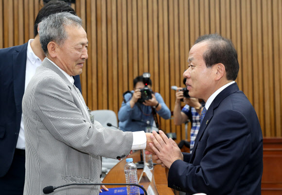 사형판결 내린 버스기사에 사죄하는 김이수