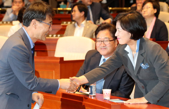 추미애 대표와 장하성 정책실장 인사