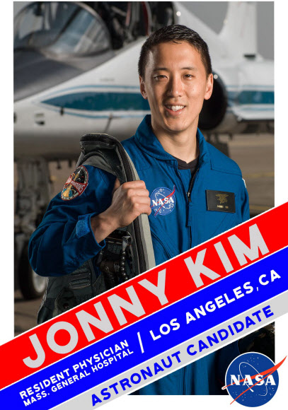 미국 항공우주국(NASA)가 선정한 우주비행사 후보에 선발된 한국계 미국인 조니 김(33)씨. 유일한 한국계인 그는 미 해군 특수부대 네이비실(Navy SEAL) 출신이다.  NASA 홈페이지 캡처=연합뉴스