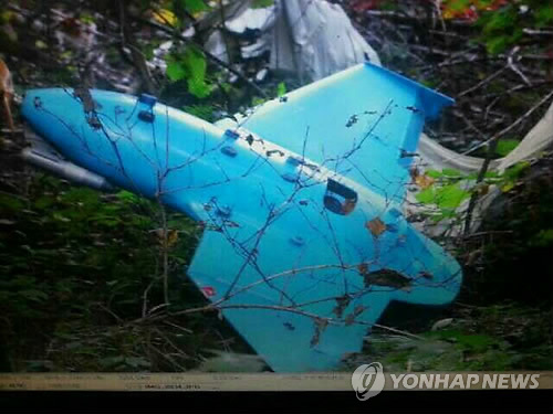 2014년4월 6일 강원도 삼척의 한 야산에서 발견된 북한제 추정 무인항공기 [국방부 제공 =연합뉴스]