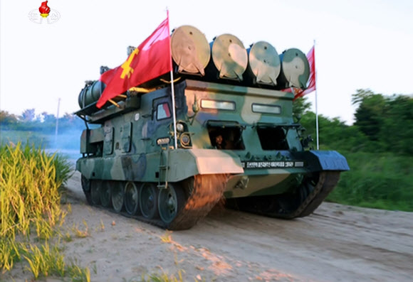 북한이 김정은 노동당 위원장이 참관한 가운데 신형 지대함 순항미사일 시험발사를 진행했다고 조선중앙TV가 9일 보도했다.  연합뉴스