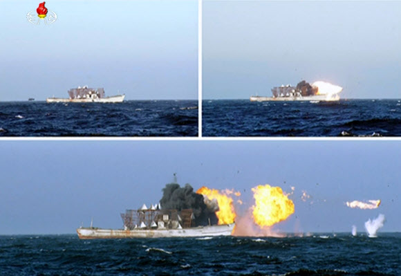 북한이 김정은 노동당 위원장이 참관한 가운데 신형 지대함 순항미사일 시험발사를 진행했다고 조선중앙TV가 9일 보도했다. 사진은 동해상에 설치된 목표선박을 타격하는 모습.  연합뉴스