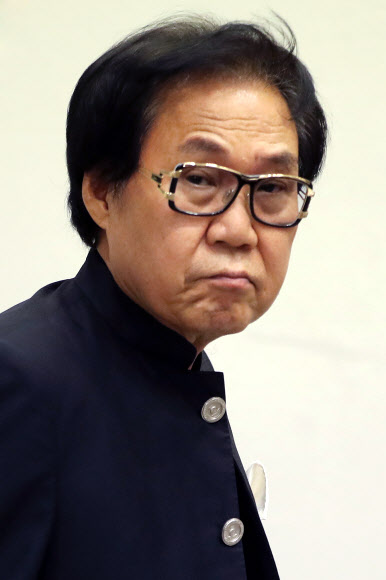 그림 대작 논란 조영남, 법원 출석