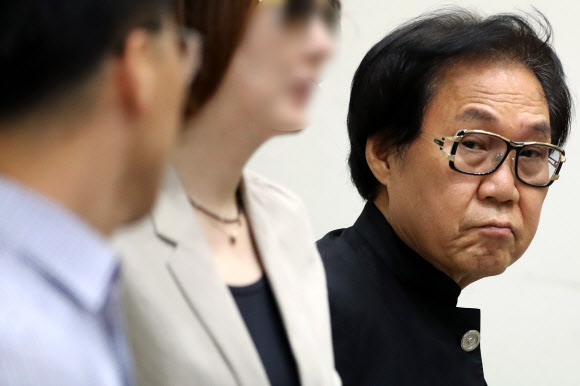 다섯 번째 공판 출석한 조영남