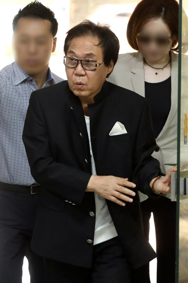 법원 출석하는 조영남