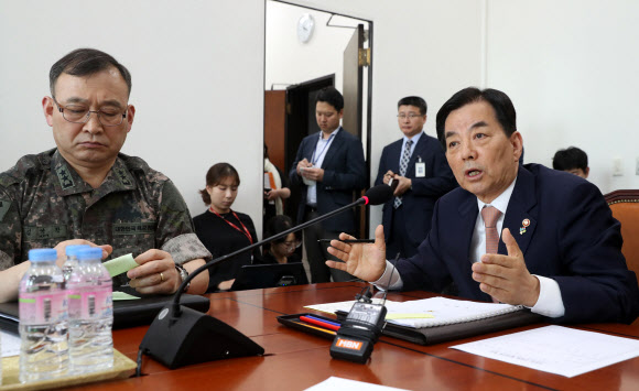 북한 무인기에 대해 답하는 국방부 장관