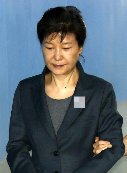 박근혜, 법정으로…