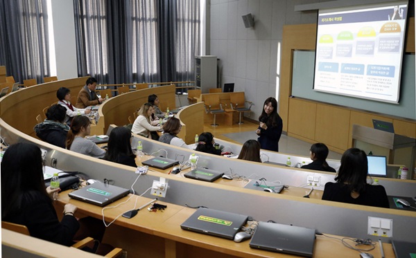 서울사이버대학교가 본교 재학생을 위한 릴레이 취업특강을 진행한다고 밝혔다. 서울 강북구에 위치한 서울사이버대 캠퍼스에서 열리는 이번 취업특강은 17일와 22일 두 차례 진행된다.