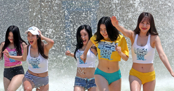 물놀이하는 브레이브걸스