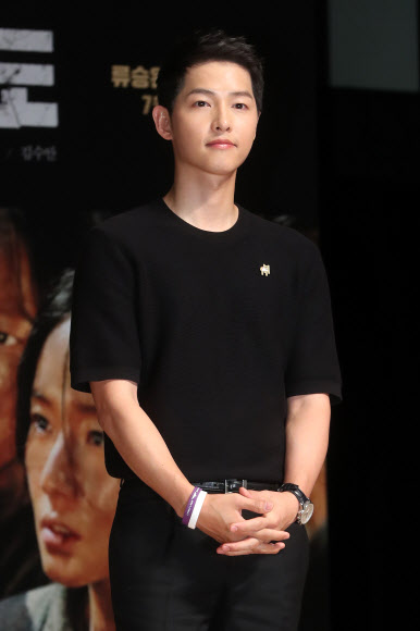 송중기 ’미소년 자태’