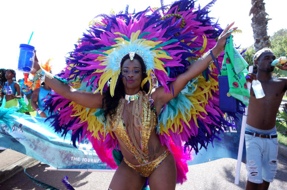 버뮤다 ’국민 영웅의 날’ 행진