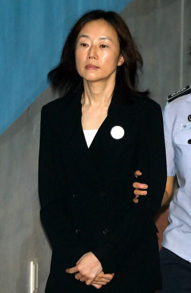 법정 향하는 조윤선