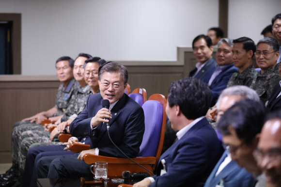 문 대통령, 현무2 미사일 발사 참관